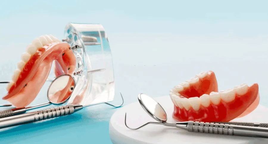 dentures on thetable with dental equipment